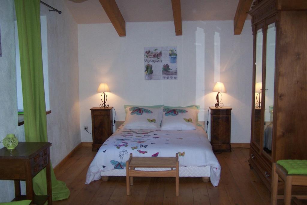 Salomony Chambre d'Hôtes Marcols-les-Eaux Chambre photo