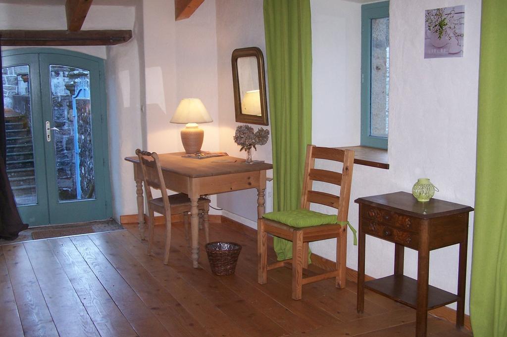 Salomony Chambre d'Hôtes Marcols-les-Eaux Chambre photo